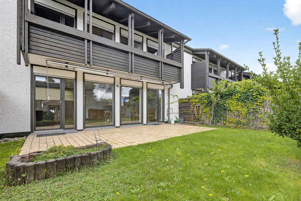 HUST Immobilien GmbH & Co. KG - Immobilienangebot - Karlsruhe - Alle - Großzügig geschnittenes Einfamilienhaus mit
Garten und Garage in Daxlanden! Ab sofort frei