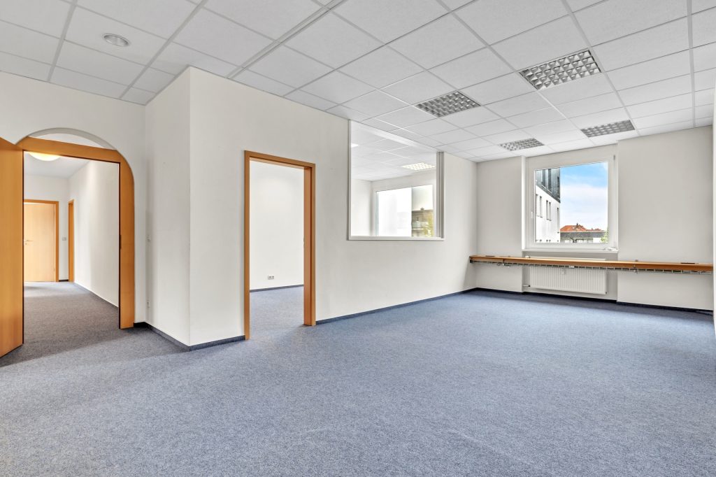 HUST Immobilien GmbH & Co. KG - Immobilienangebot - Eggenstein-Leopoldshafen - Alle - Moderne Bürofläche mit ca. 190 m² in Eggenstein-Leopoldshafen – Renoviert und barrierefrei!