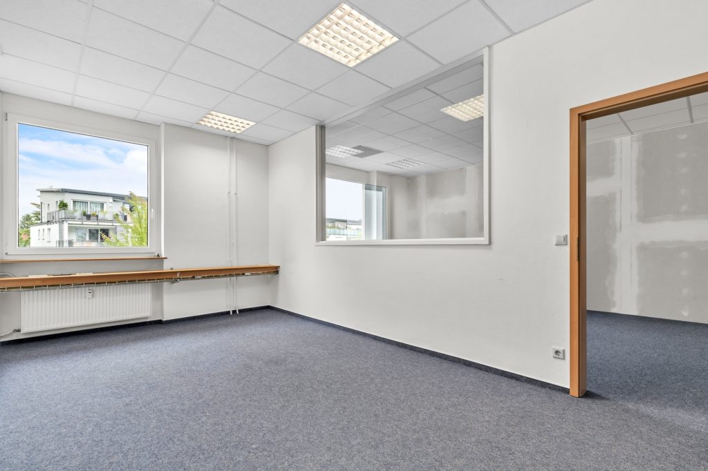 HUST Immobilien GmbH & Co. KG - Immobilienangebot - Eggenstein-Leopoldshafen - Alle - Moderne Bürofläche mit ca. 190 m² in Eggenstein-Leopoldshafen – Renoviert und barrierefrei!