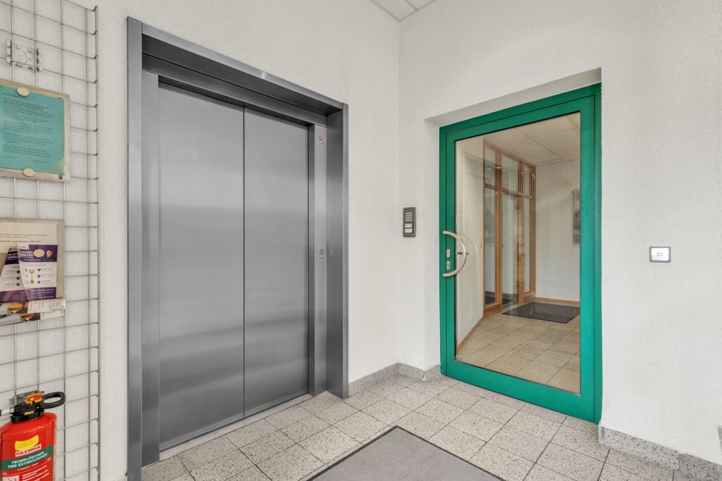 HUST Immobilien GmbH & Co. KG - Immobilienangebot - Eggenstein-Leopoldshafen - Alle - Moderne Bürofläche mit ca. 190 m² in Eggenstein-Leopoldshafen – Renoviert und barrierefrei!