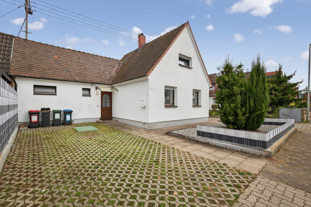 HUST Immobilien GmbH & Co. KG - Immobilienangebot - Karlsruhe - Alle - Charmantes Einfamilienhaus mit viel Gestaltungsspielraum - Garten und zwei Stellplätzen in Grünwinkel