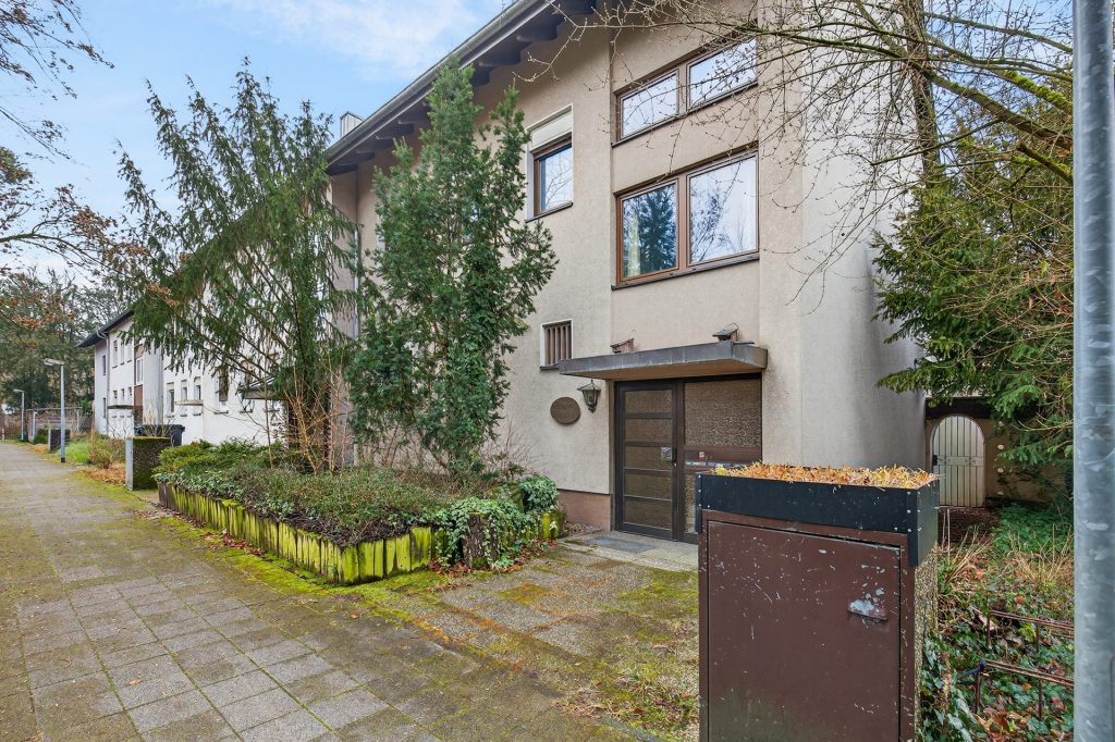 HUST Immobilien GmbH & Co. KG - Immobilienangebot - Karlsruhe / Waldstadt - Alle - Sanierungsbedürftiges Reihenendhaus mit drei Wohneinheiten in der Waldstadt
