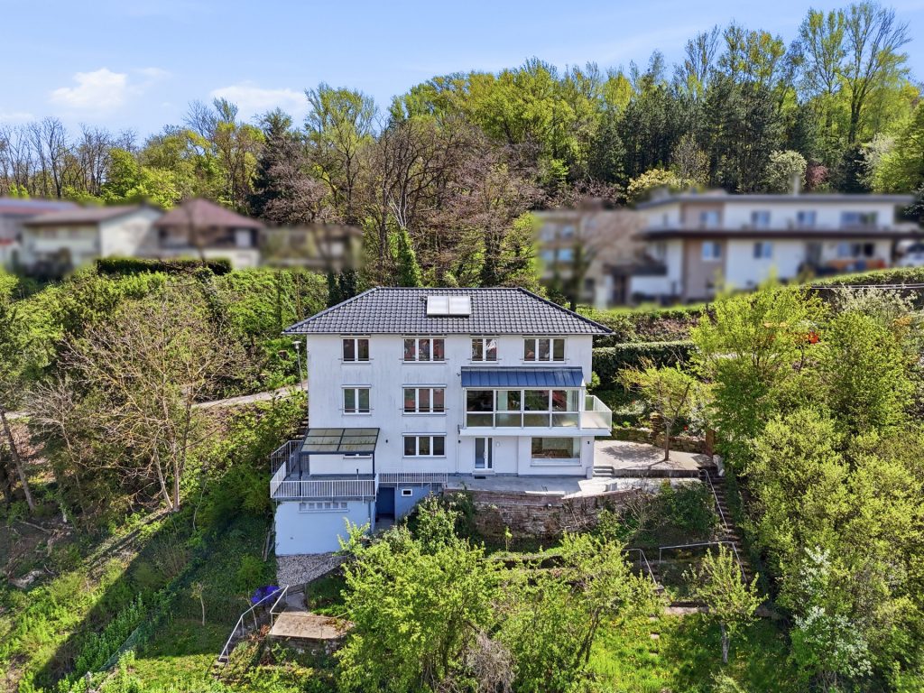 HUST Immobilien GmbH & Co. KG - Immobilienangebot - Weingarten - Alle - Exklusives Wohnen mit Weitblick – Stil, Komfort und Aussicht bis in die Pfalz