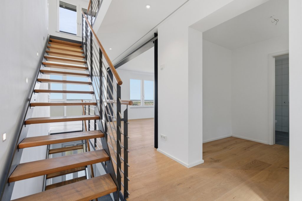 HUST Immobilien GmbH & Co. KG - Immobilienangebot - Weingarten - Alle - Exklusives Wohnen mit Weitblick – Stil, Komfort und Aussicht bis in die Pfalz