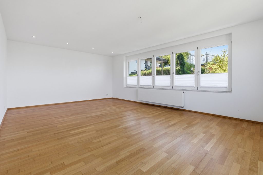 HUST Immobilien GmbH & Co. KG - Immobilienangebot - Weingarten - Alle - Exklusives Wohnen mit Weitblick – Stil, Komfort und Aussicht bis in die Pfalz