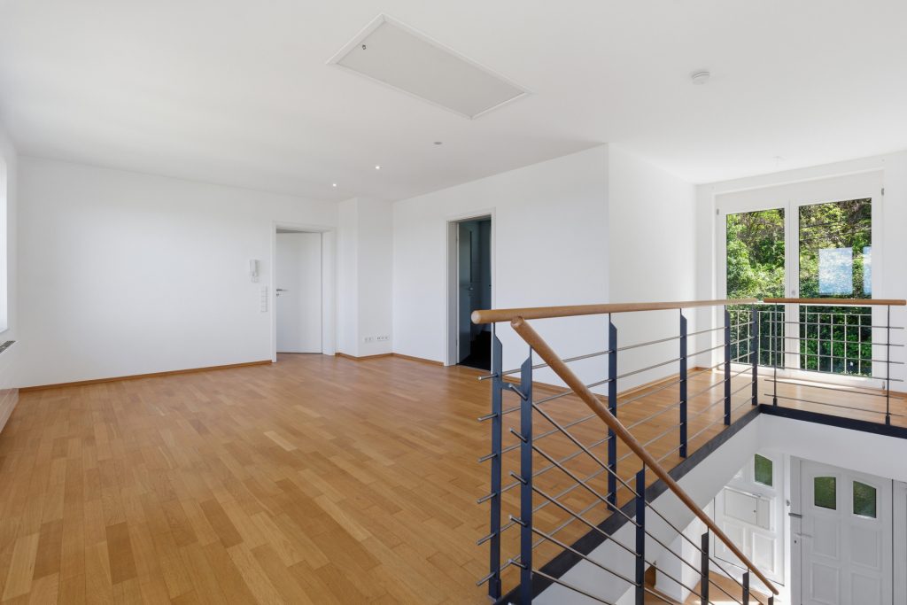 HUST Immobilien GmbH & Co. KG - Immobilienangebot - Weingarten - Alle - Exklusives Wohnen mit Weitblick – Stil, Komfort und Aussicht bis in die Pfalz