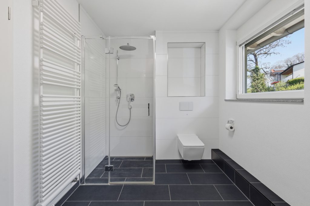 HUST Immobilien GmbH & Co. KG - Immobilienangebot - Weingarten - Alle - Exklusives Wohnen mit Weitblick – Stil, Komfort und Aussicht bis in die Pfalz
