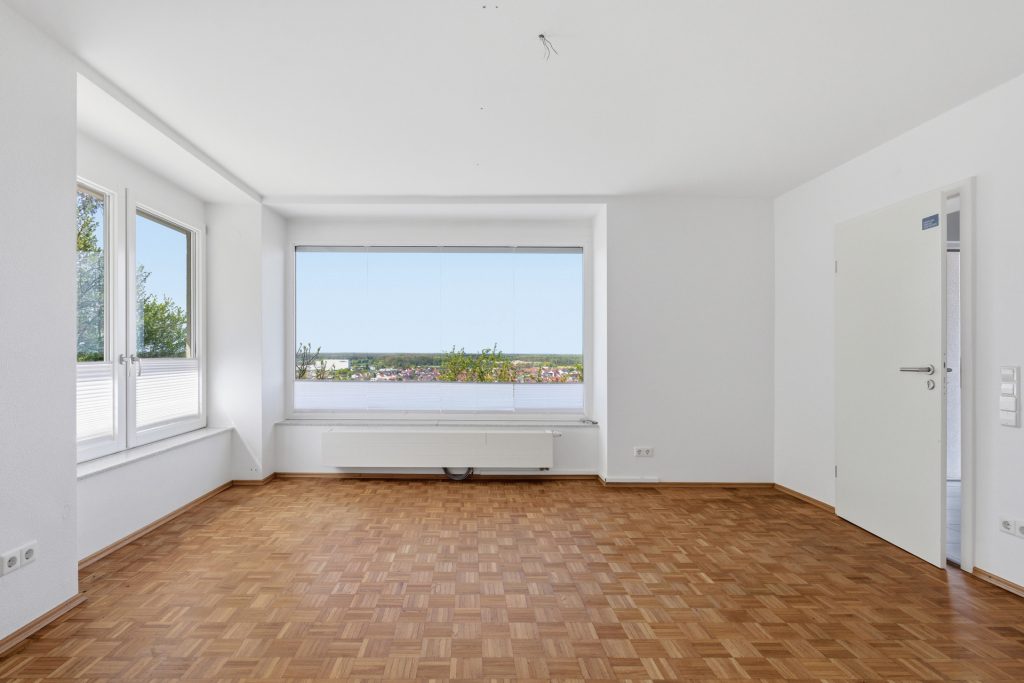 HUST Immobilien GmbH & Co. KG - Immobilienangebot - Weingarten - Alle - Exklusives Wohnen mit Weitblick – Stil, Komfort und Aussicht bis in die Pfalz