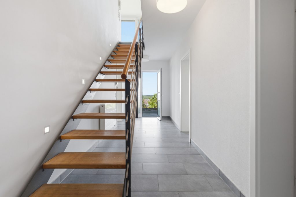 HUST Immobilien GmbH & Co. KG - Immobilienangebot - Weingarten - Alle - Exklusives Wohnen mit Weitblick – Stil, Komfort und Aussicht bis in die Pfalz