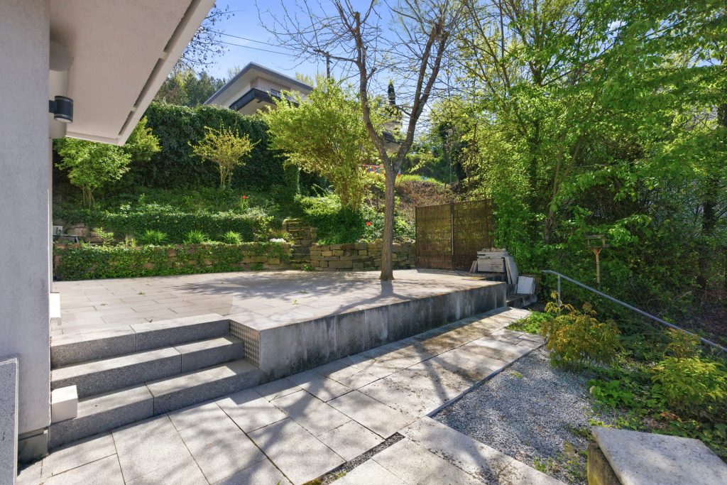 HUST Immobilien GmbH & Co. KG - Immobilienangebot - Weingarten - Alle - Exklusives Wohnen mit Weitblick – Stil, Komfort und Aussicht bis in die Pfalz