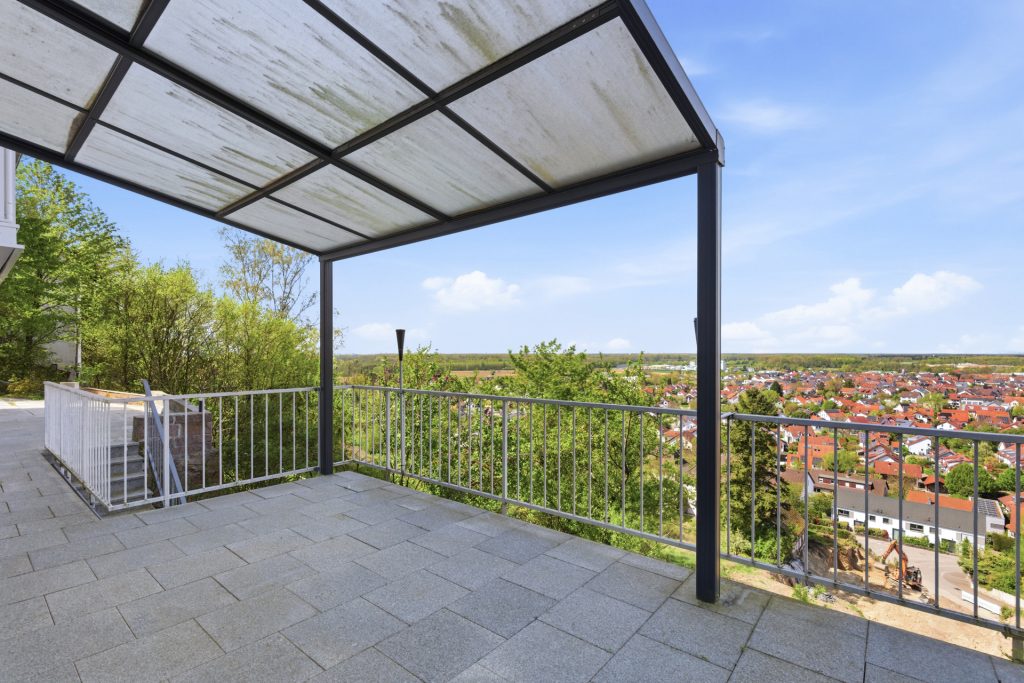 HUST Immobilien GmbH & Co. KG - Immobilienangebot - Weingarten - Alle - Exklusives Wohnen mit Weitblick – Stil, Komfort und Aussicht bis in die Pfalz