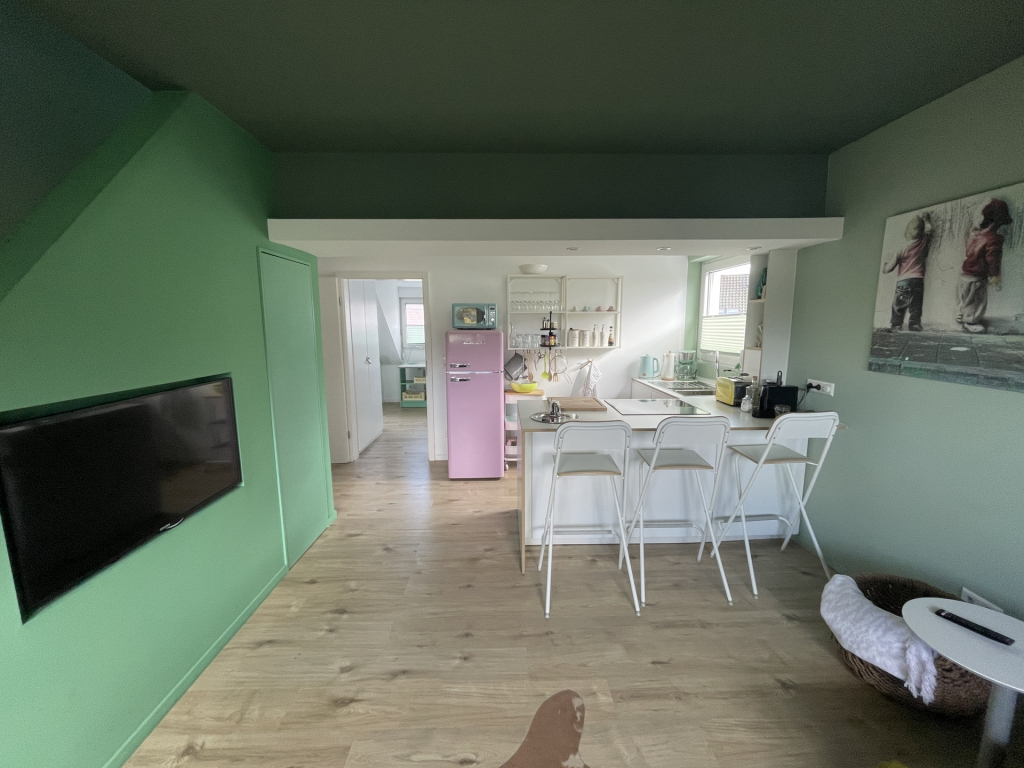 HUST Immobilien GmbH & Co. KG - Immobilienangebot - Karlsruhe / Weiherfeld-Dammerstock - Alle - Möblierte Maisonettewohnung mit zwei Schlafzimmern, zwei Bädern und WG-Eignung in Karlsruhe