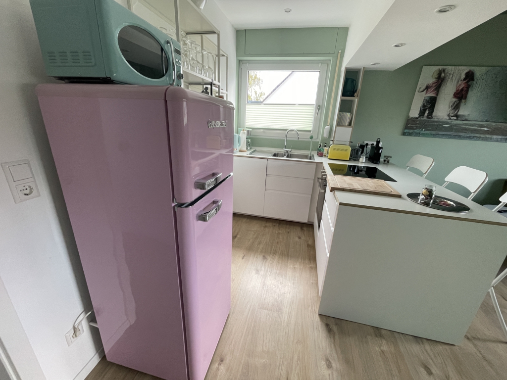 HUST Immobilien GmbH & Co. KG - Immobilienangebot - Karlsruhe / Weiherfeld-Dammerstock - Alle - Möblierte Maisonettewohnung mit zwei Schlafzimmern, zwei Bädern und WG-Eignung in Karlsruhe