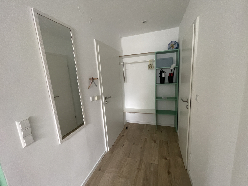 HUST Immobilien GmbH & Co. KG - Immobilienangebot - Karlsruhe / Weiherfeld-Dammerstock - Alle - Möblierte Maisonettewohnung mit zwei Schlafzimmern, zwei Bädern und WG-Eignung in Karlsruhe