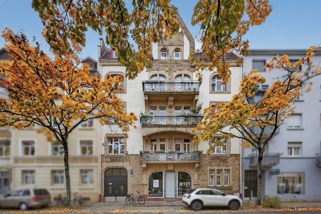Hausansicht HUST Immobilien GmbH & Co. KG - Immobilienangebot - Karlsruhe - Alle - 2-Zimmer-Wohnung in denkmalgeschütztem Altbau der Karlsruher Südstadt