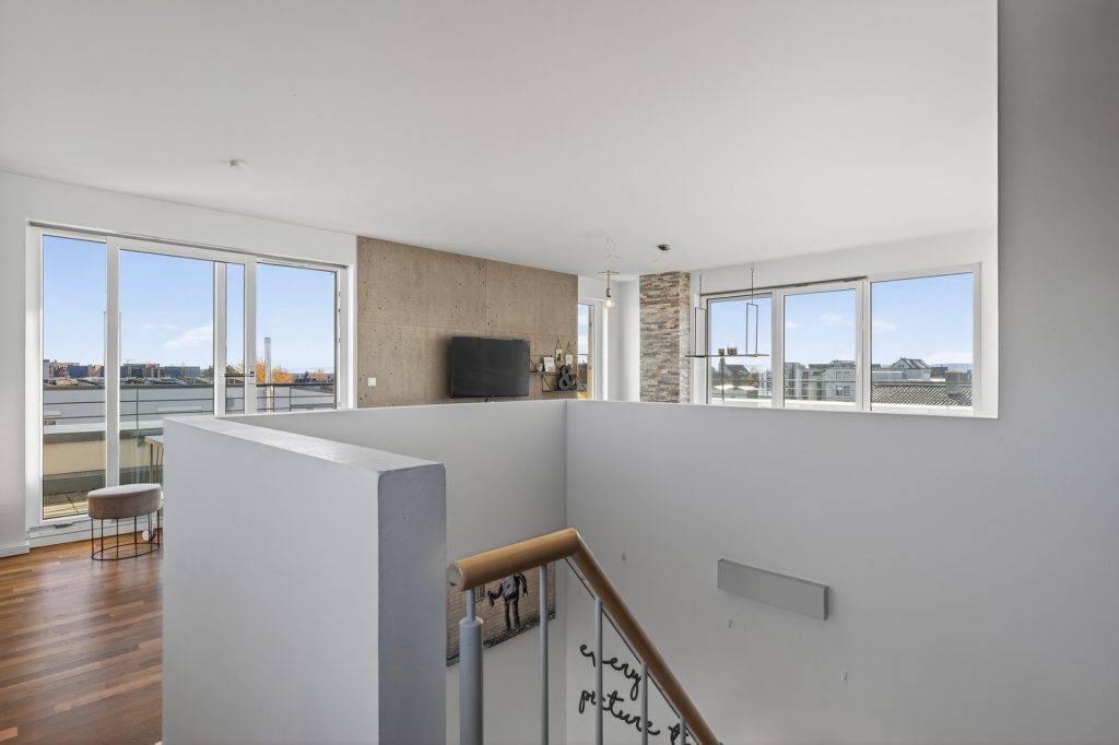 HUST Immobilien GmbH & Co. KG - Immobilienangebot - Leinfelden-Echterdingen - Alle - Moderne Maisonette-Penthouse-Wohnung mit zwei Dachterrassen & TG in Leinfelden-Echterdingen