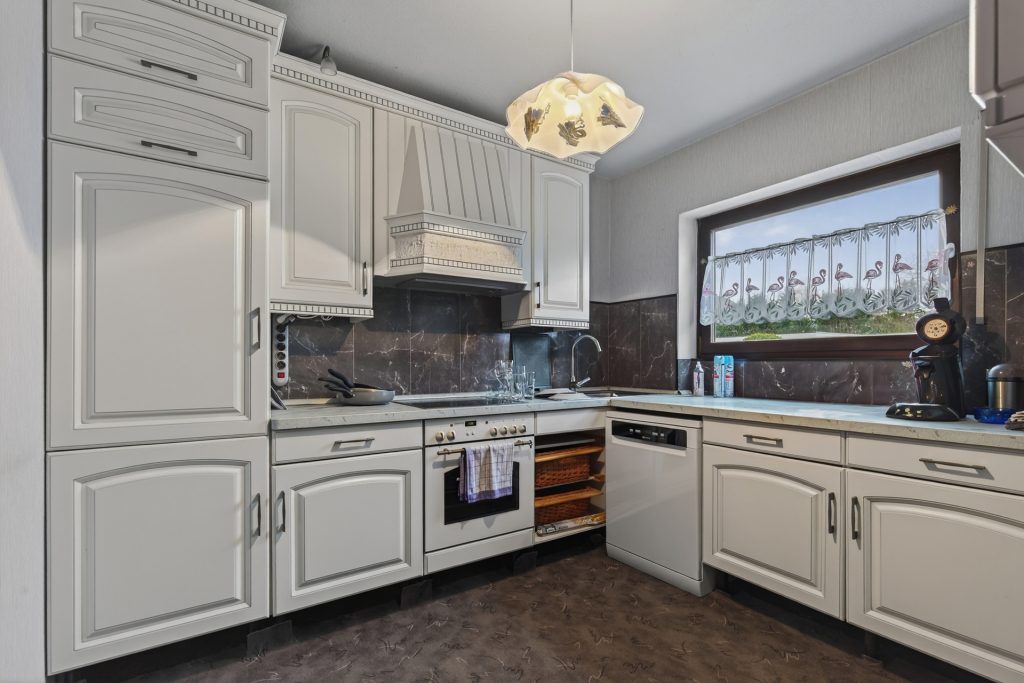 HUST Immobilien GmbH & Co. KG - Immobilienangebot - Dettenheim-Rußheim - Alle - Gestalten Sie Ihr Traumhaus – Doppelhaushälfte mit Garten und Garage in Dettenheim-Rußheim