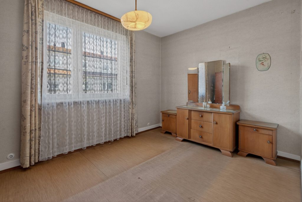 HUST Immobilien GmbH & Co. KG - Immobilienangebot - Karlsruhe / Durlach - Alle - Sanierungsbedürftige Doppelhaushälfte mit großem Grundstück in Karlsruhe-Durlach