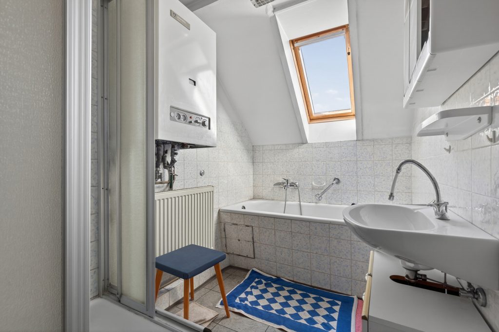 HUST Immobilien GmbH & Co. KG - Immobilienangebot - Karlsruhe / Durlach - Alle - Sanierungsbedürftige Doppelhaushälfte mit großem Grundstück in Karlsruhe-Durlach