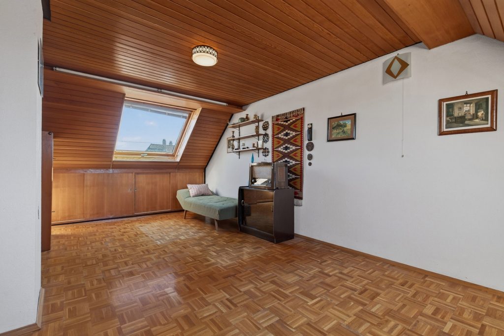 HUST Immobilien GmbH & Co. KG - Immobilienangebot - Karlsruhe / Durlach - Alle - Sanierungsbedürftige Doppelhaushälfte mit großem Grundstück in Karlsruhe-Durlach