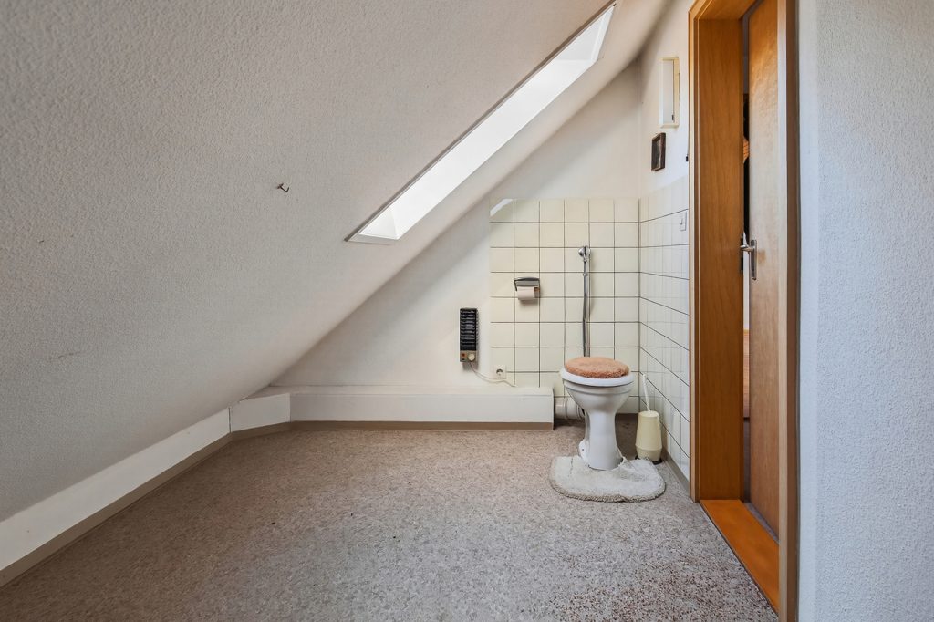HUST Immobilien GmbH & Co. KG - Immobilienangebot - Karlsruhe / Durlach - Alle - Sanierungsbedürftige Doppelhaushälfte mit großem Grundstück in Karlsruhe-Durlach