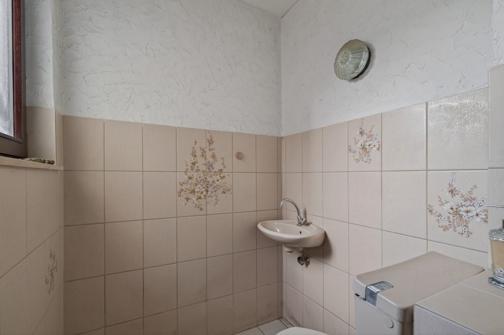HUST Immobilien GmbH & Co. KG - Immobilienangebot - Karlsbad / Auerbach - Alle - Kernsanierungsbedürftiges Wohnhaus mit Scheune und Ausbaupotenzial in Karlsbad-Auerbach