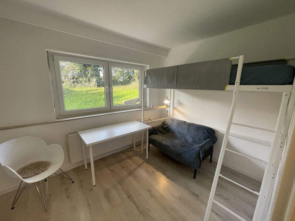 HUST Immobilien GmbH & Co. KG - Immobilienangebot - Karlsruhe / Wolfartsweier - Alle - WG-Zimmer für Studierende in ruhiger Lage von Karlsruhe-Wolfartsweier