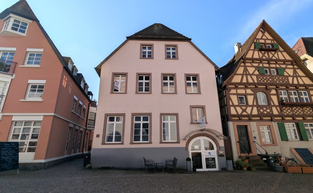 HUST Immobilien GmbH & Co. KG - Immobilienangebot - Ettlingen - Alle - 172 m² Wohnen wie im Stadthaus – mitten in der Ettlinger Innenstadt