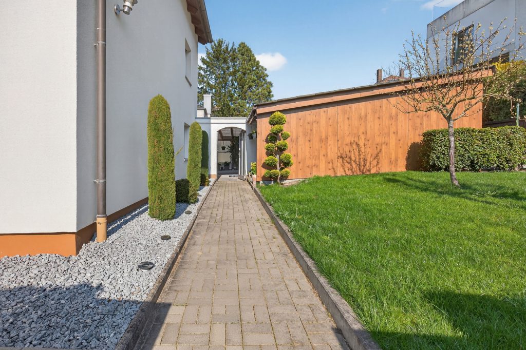 HUST Immobilien GmbH & Co. KG - Immobilienangebot - Karlsruhe / Wolfartsweier - Alle - Wolfartsweier: 3-Familienhaus, teilweise im Rohbau – fertigstellen nach eigenen Vorstellungen