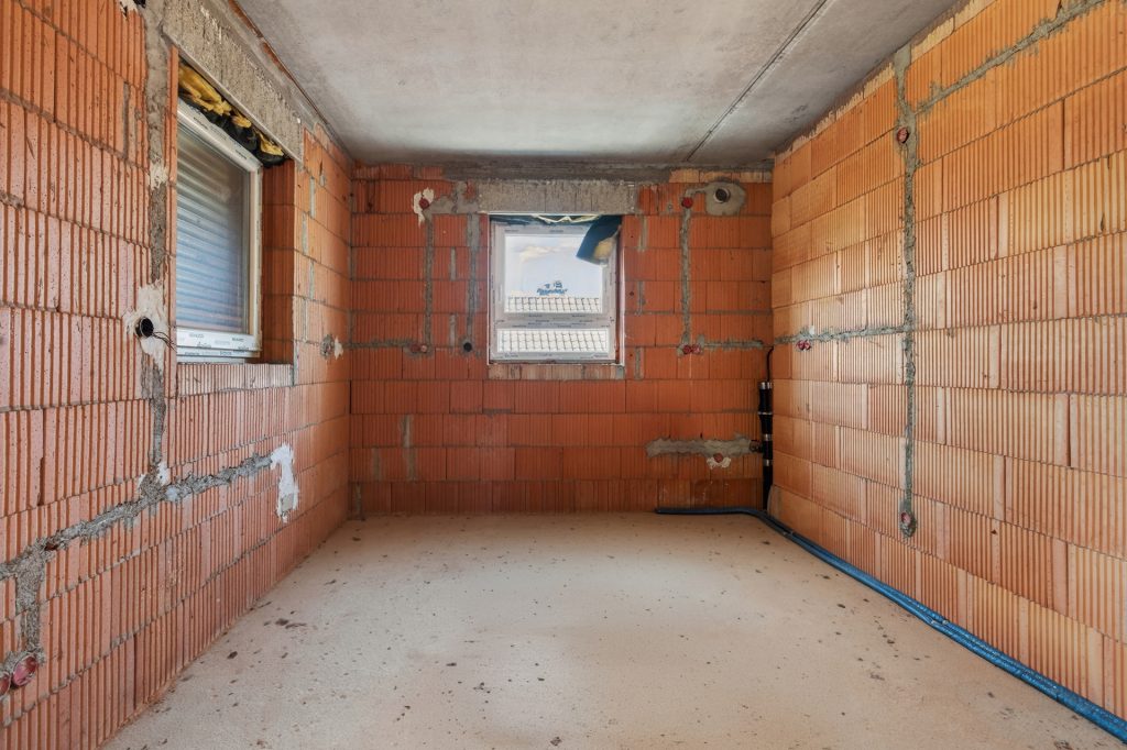 HUST Immobilien GmbH & Co. KG - Immobilienangebot - Karlsruhe / Wolfartsweier - Alle - Wolfartsweier: 3-Familienhaus, teilweise im Rohbau – fertigstellen nach eigenen Vorstellungen