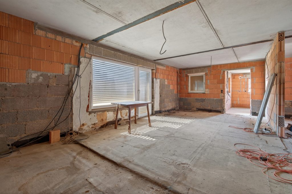 HUST Immobilien GmbH & Co. KG - Immobilienangebot - Karlsruhe / Wolfartsweier - Alle - Wolfartsweier: 3-Familienhaus, teilweise im Rohbau – fertigstellen nach eigenen Vorstellungen