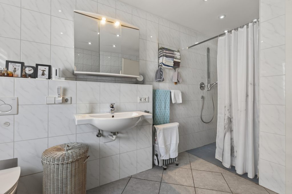 HUST Immobilien GmbH & Co. KG - Immobilienangebot - Karlsruhe / Wolfartsweier - Alle - Wolfartsweier: 3-Familienhaus, teilweise im Rohbau – fertigstellen nach eigenen Vorstellungen