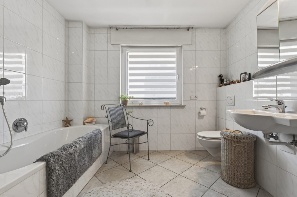 HUST Immobilien GmbH & Co. KG - Immobilienangebot - Karlsruhe / Wolfartsweier - Alle - Wolfartsweier: 3-Familienhaus, teilweise im Rohbau – fertigstellen nach eigenen Vorstellungen