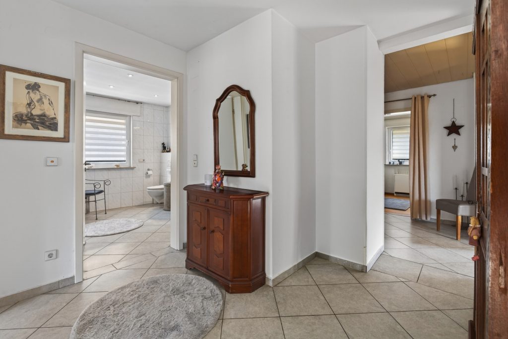 HUST Immobilien GmbH & Co. KG - Immobilienangebot - Karlsruhe / Wolfartsweier - Alle - Wolfartsweier: 3-Familienhaus, teilweise im Rohbau – fertigstellen nach eigenen Vorstellungen