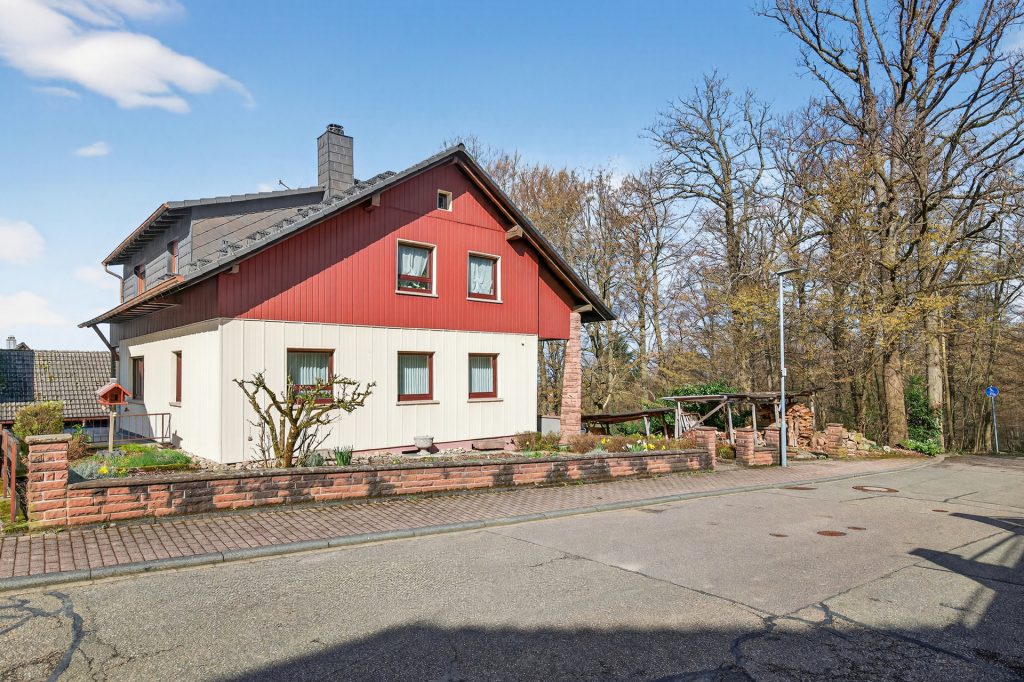 HUST Immobilien GmbH & Co. KG - Immobilienangebot - Malsch - Alle - Idyllisches Wohnen am Waldrand: Vielseitiges Mehrfamilienhaus auf 620 m² Grund