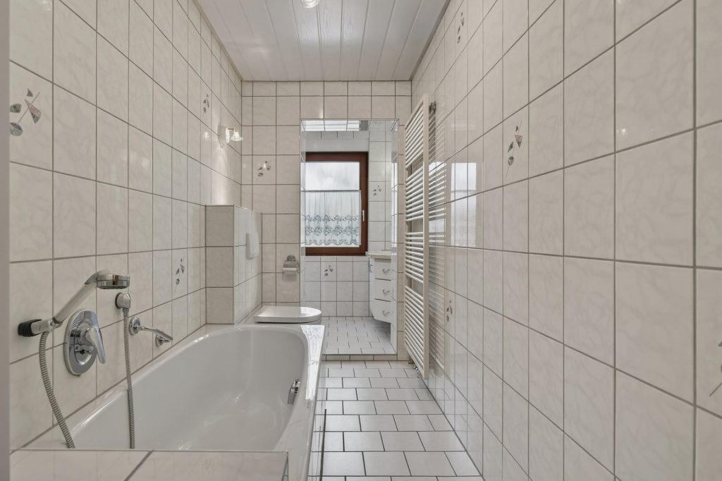 HUST Immobilien GmbH & Co. KG - Immobilienangebot - Malsch - Alle - Idyllisches Wohnen am Waldrand: Vielseitiges Mehrfamilienhaus auf 620 m² Grund