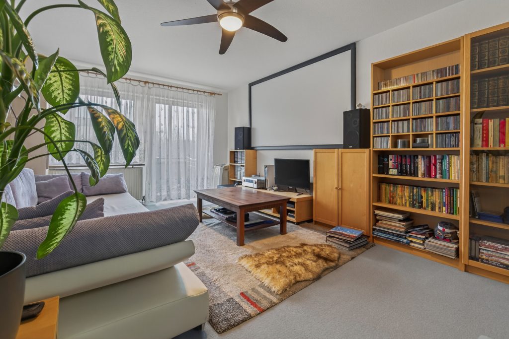 HUST Immobilien GmbH & Co. KG - Immobilienangebot - Karlsruhe - Alle - Vermietete 2-Zimmer-Wohnung mit Süd-Terrasse & TG-Stellplatz im Waldstadt-Zentrum