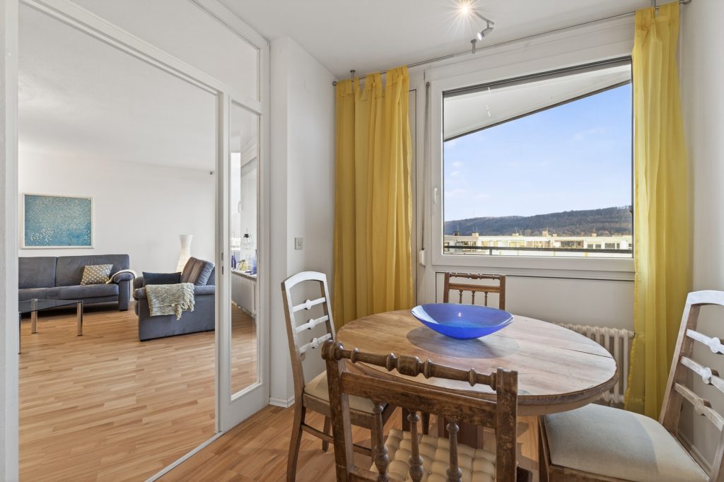 HUST Immobilien GmbH & Co. KG - Immobilienangebot - Ettlingen - Alle - Viel Raum zum Wohlfühlen – großzügige 2-Zimmer-Wohnung mit Loggia in Ettlingen