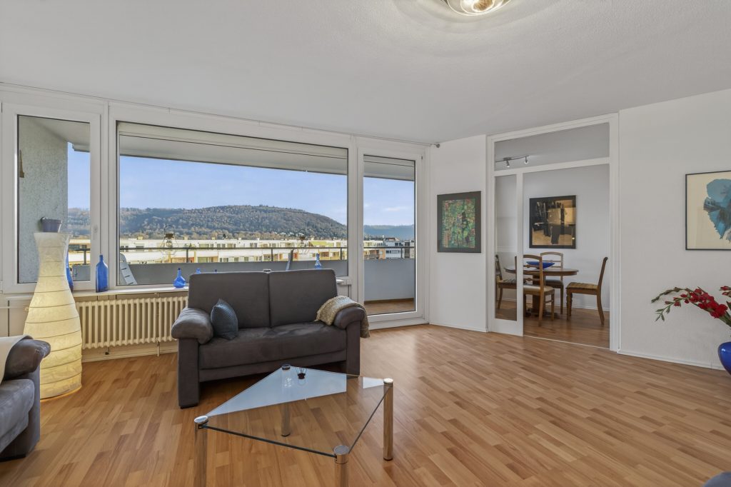 HUST Immobilien GmbH & Co. KG - Immobilienangebot - Ettlingen - Alle - Viel Raum zum Wohlfühlen – großzügige 2-Zimmer-Wohnung mit Loggia in Ettlingen
