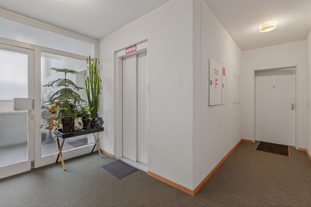 HUST Immobilien GmbH & Co. KG - Immobilienangebot - Ettlingen - Alle - Viel Raum zum Wohlfühlen – großzügige 2-Zimmer-Wohnung mit Loggia in Ettlingen