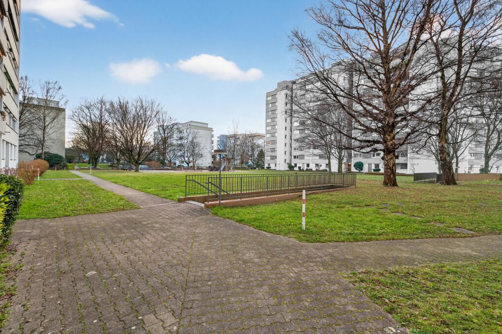 HUST Immobilien GmbH & Co. KG - Immobilienangebot - Ettlingen - Alle - Viel Raum zum Wohlfühlen – großzügige 2-Zimmer-Wohnung mit Loggia in Ettlingen