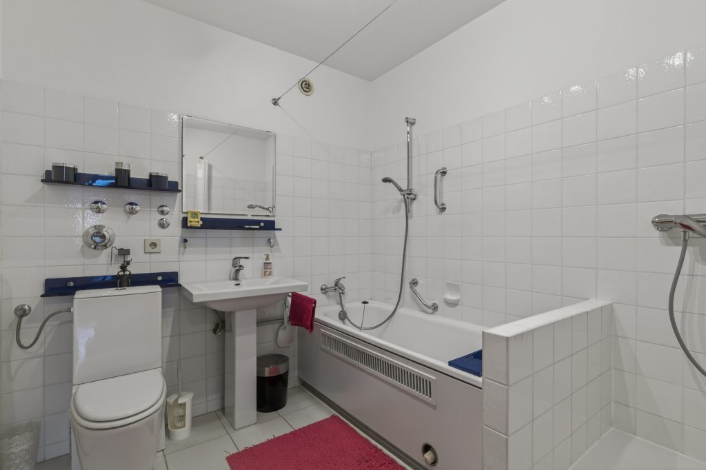 HUST Immobilien GmbH & Co. KG - Immobilienangebot - Ettlingen - Alle - Viel Raum zum Wohlfühlen – großzügige 2-Zimmer-Wohnung mit Loggia in Ettlingen