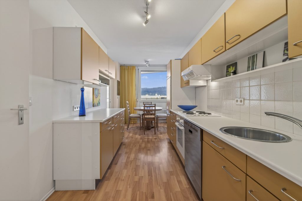 HUST Immobilien GmbH & Co. KG - Immobilienangebot - Ettlingen - Alle - Viel Raum zum Wohlfühlen – großzügige 2-Zimmer-Wohnung mit Loggia in Ettlingen