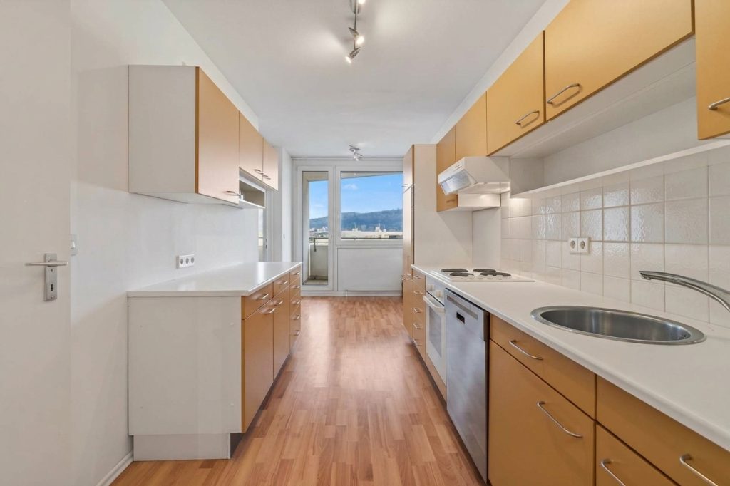 HUST Immobilien GmbH & Co. KG - Immobilienangebot - Ettlingen - Wohnungen - Großzügiges Wohnen mit Weitblick – leerstehende 2-Zimmer-Wohnung in Ettlingen