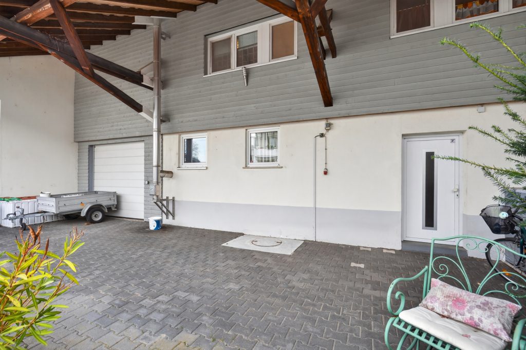 HUST Immobilien GmbH & Co. KG - Immobilienangebot - Linkenheim-Hochstetten - Alle - Mehrgenerationen oder Vermietung – Zweifamilienhaus mit Potenzial in Linkenheim-Hochstetten