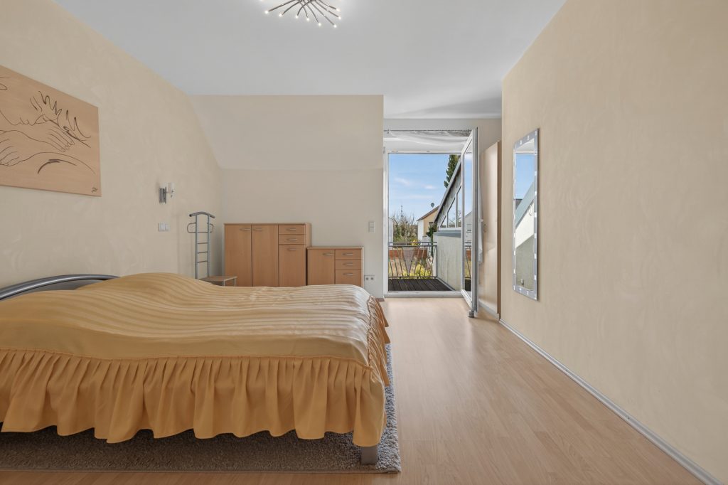 HUST Immobilien GmbH & Co. KG - Immobilienangebot - Linkenheim-Hochstetten - Alle - Mehrgenerationen oder Vermietung – Zweifamilienhaus mit Potenzial in Linkenheim-Hochstetten