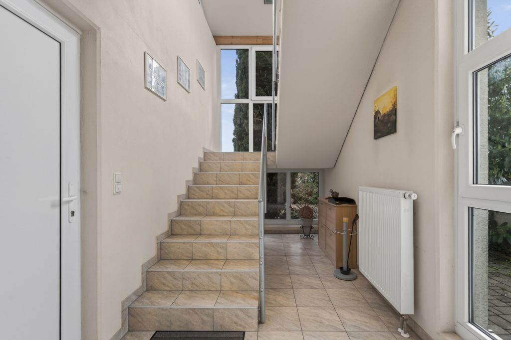 HUST Immobilien GmbH & Co. KG - Immobilienangebot - Linkenheim-Hochstetten - Alle - Mehrgenerationen oder Vermietung – Zweifamilienhaus mit Potenzial in Linkenheim-Hochstetten
