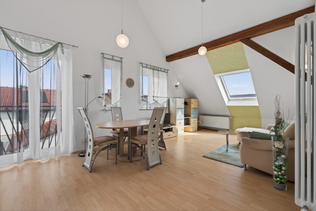 HUST Immobilien GmbH & Co. KG - Immobilienangebot - Linkenheim-Hochstetten - Alle - Mehrgenerationen oder Vermietung – Zweifamilienhaus mit Potenzial in Linkenheim-Hochstetten