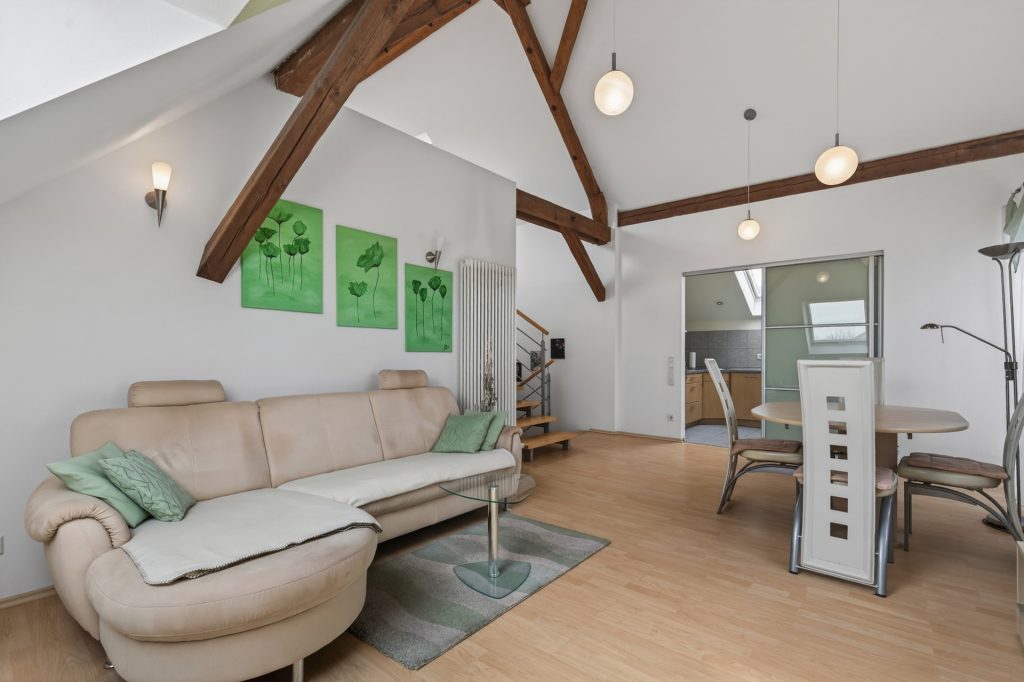 HUST Immobilien GmbH & Co. KG - Immobilienangebot - Linkenheim-Hochstetten - Alle - Mehrgenerationen oder Vermietung – Zweifamilienhaus mit Potenzial in Linkenheim-Hochstetten