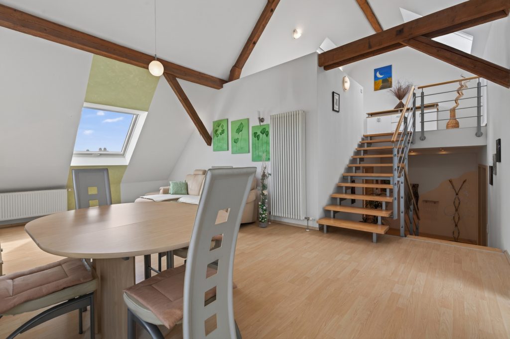 HUST Immobilien GmbH & Co. KG - Immobilienangebot - Linkenheim-Hochstetten - Alle - Mehrgenerationen oder Vermietung – Zweifamilienhaus mit Potenzial in Linkenheim-Hochstetten